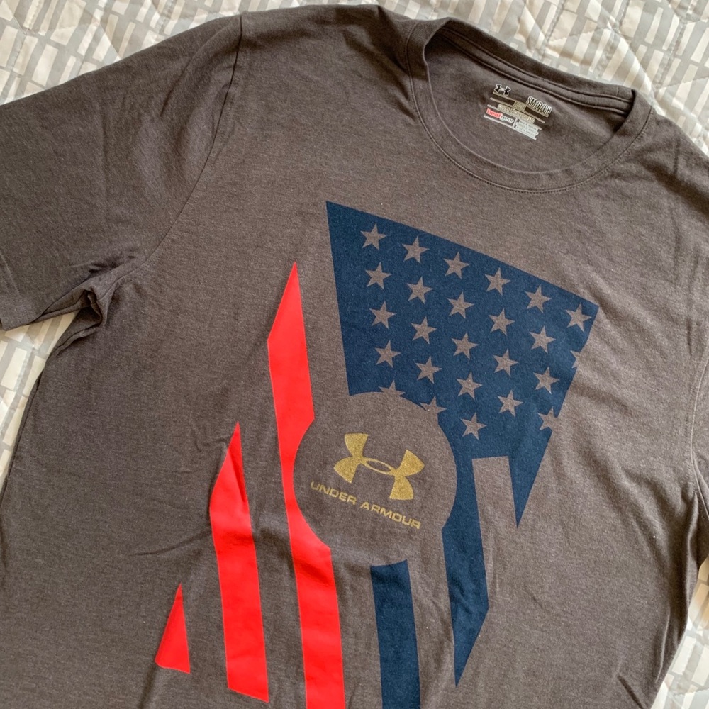 🆕UNDER ARMOUR TOP🆕